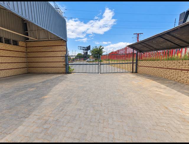 1,690M² WAREHOUSE FOR SALE IN ORMONDE